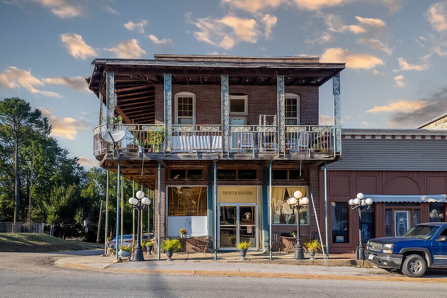 More Photos Of 385 Main St, Mammoth Spring General Retail For Sale