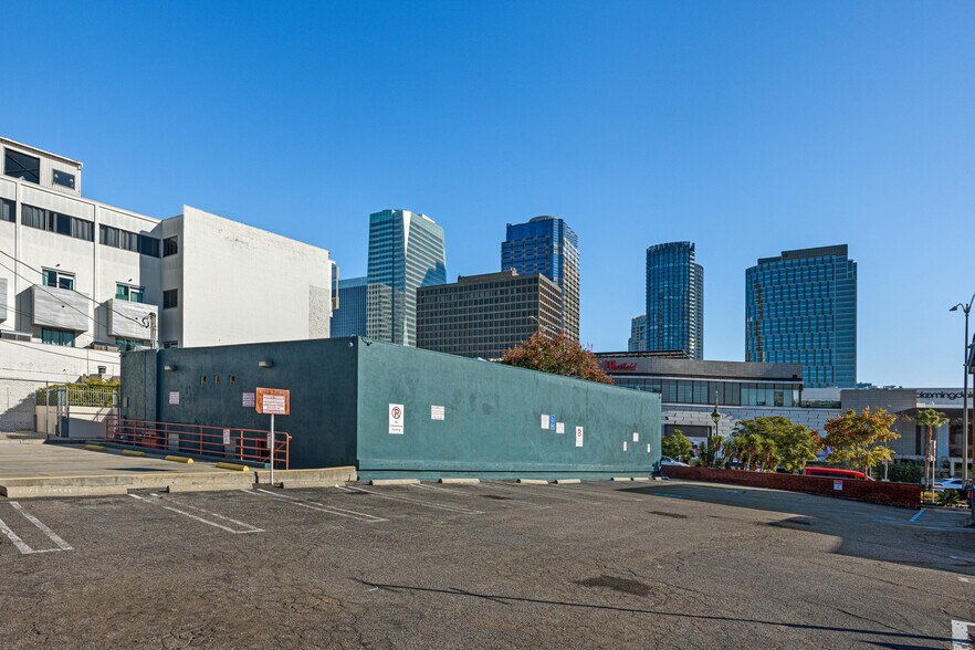 More Photos Of 10215 Santa Monica Blvd, Los Angeles Office For Sale