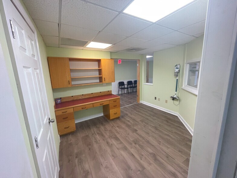 More Photos Of 514 South St, Bow Medical For Lease