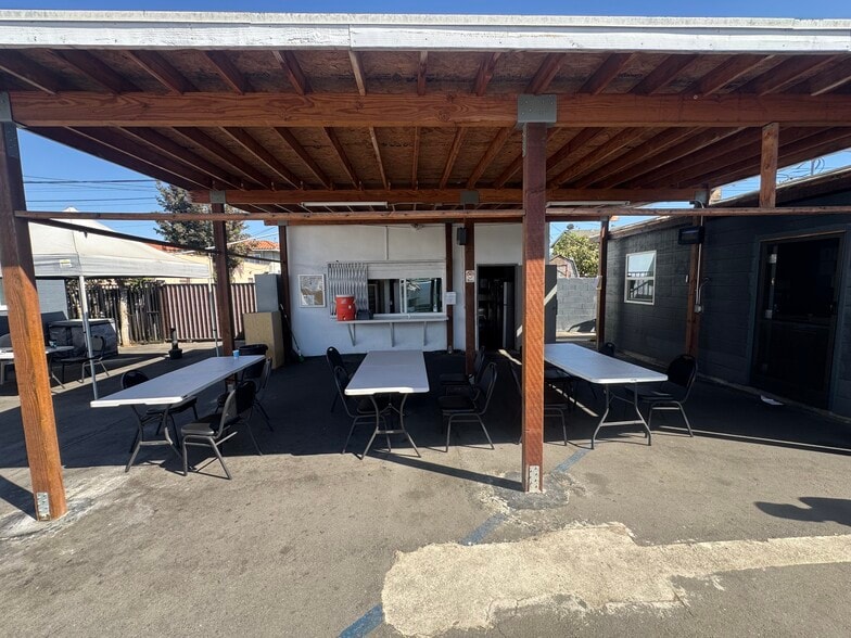 More Photos Of 6006 S Western Ave, Los Angeles Warehouse For Sale