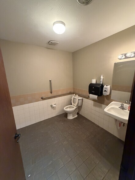 More Photos Of 3606 E Wellesley Ave, Spokane Service For Lease