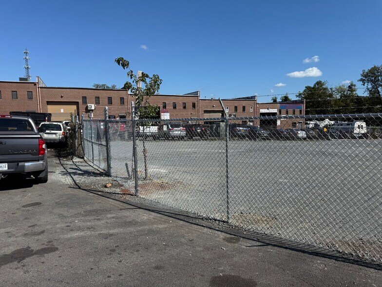 Primary Photo Of 8395 Euclid Ave, Manassas Park Warehouse For Lease