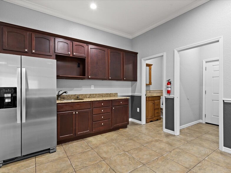 More Photos Of 6129 Siesta Ln, Port Richey Warehouse For Lease