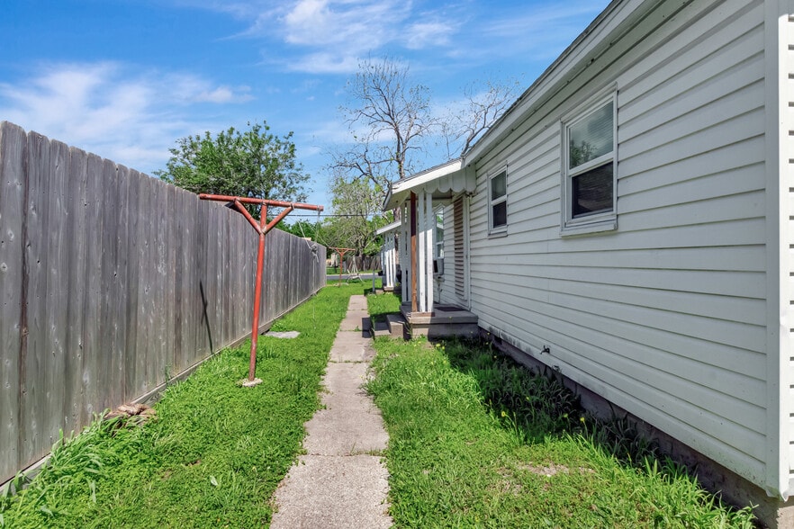 More Photos Of 1005 Macarthur St, Victoria Apartments For Sale