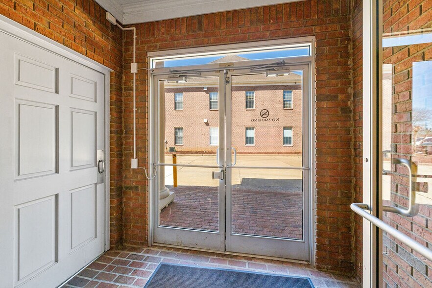 More Photos Of 275 Walnut Bend Rd, Cordova Medical For Lease