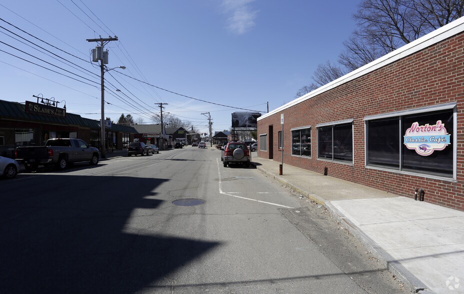 More Photos Of 233 Main St, Nashua Restaurant For Lease