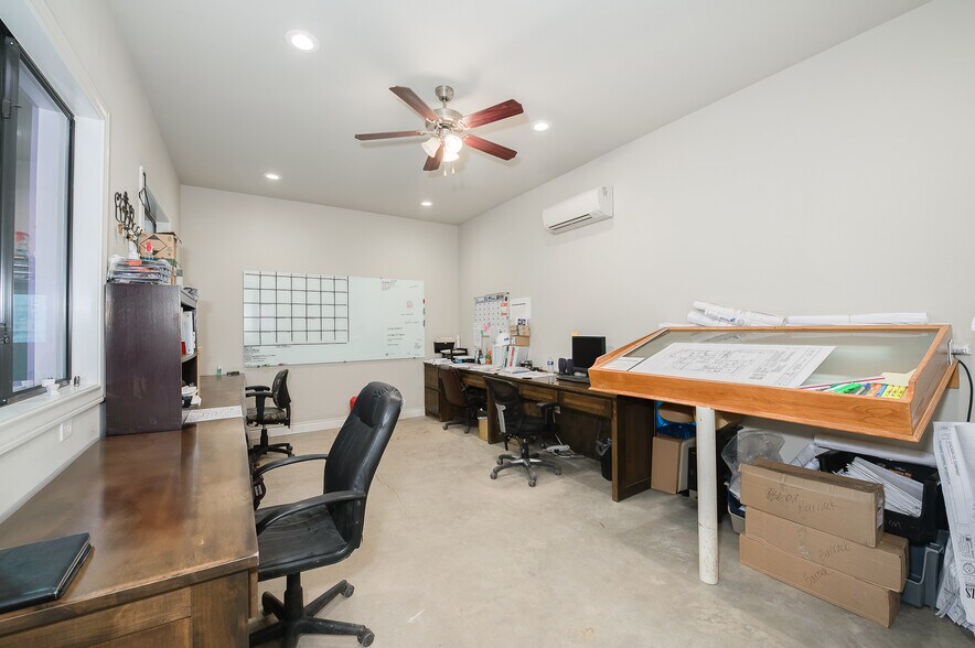 More Photos Of 11184 Dan Williams Ln, College Station Warehouse For Sale