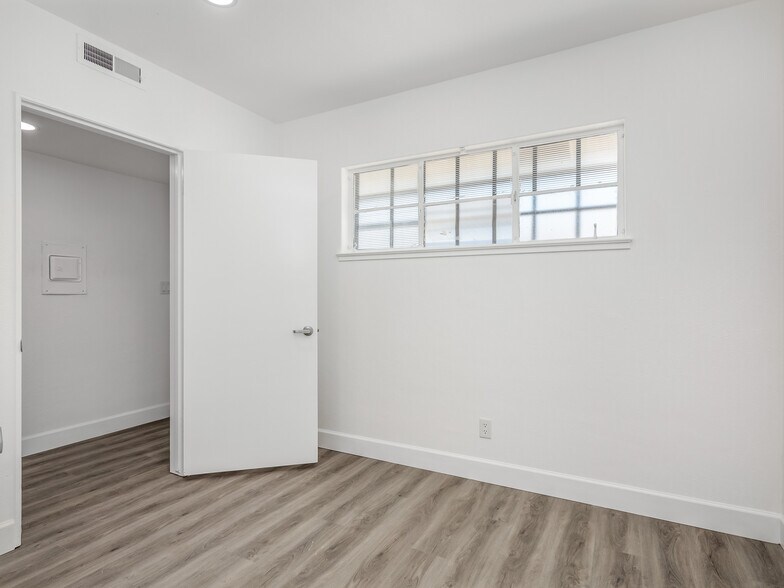 More Photos Of 2632-2640 N Blackstone Ave, Fresno Office Residential For Lease