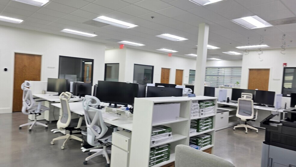 More Photos Of 5825 Medlock Bridge Pky, Johns Creek Loft Creative Space For Sale