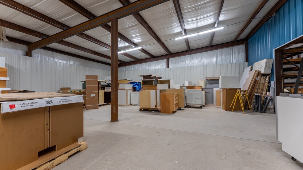 More Photos Of 19850 Houston Rd, Lebanon Showroom For Sale