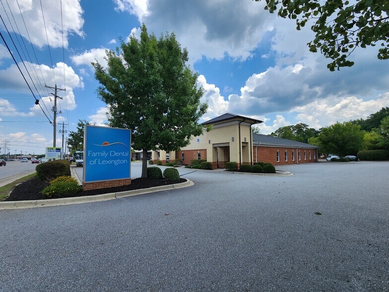 More Photos Of 5551 Sunset Blvd, Lexington Storefront For Lease