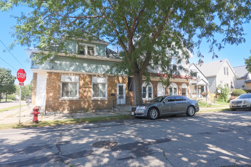 Primary Photo Of 3700 E Pulaski Ave, Cudahy General Retail For Sale