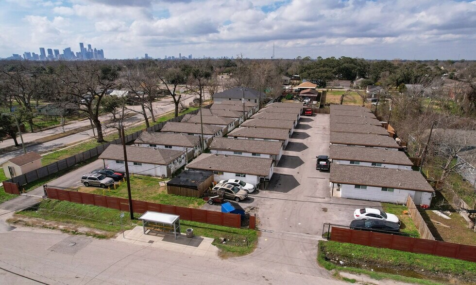 Primary Photo Of 3805-3813 Wipprecht St, Houston Apartments For Sale