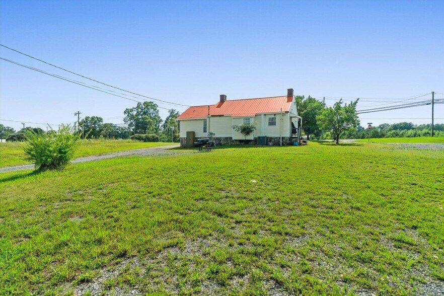 More Photos Of 806 N 3rd Ave, Chatsworth Office Residential For Sale