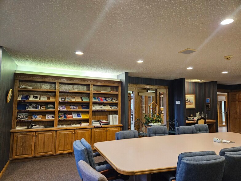 More Photos Of 3165 Cabaret Trl S, Saginaw Office For Sale