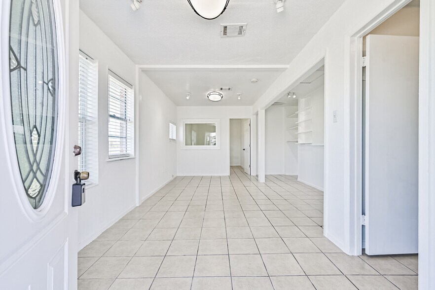 More Photos Of 5001 Luella Ave, Deer Park Office For Sale