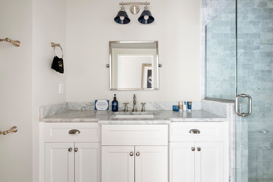 More Photos Of 21 Broad St, Charleston Storefront Retail Residential For Sale