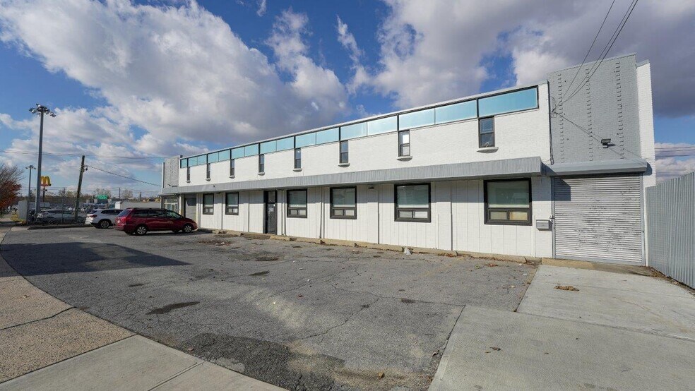 More Photos Of 147-32 Farmers Blvd, Jamaica Warehouse For Lease