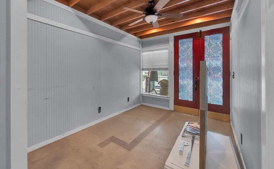 More Photos Of 421 W Main St, Rosebud General Retail For Sale