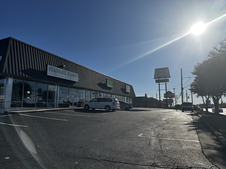 More Photos Of 404 Huffman Mill Rd, Burlington Daycare Center For Lease