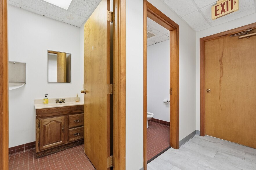 More Photos Of 665 Amherst Rd, Sunderland Research And Development For Sale