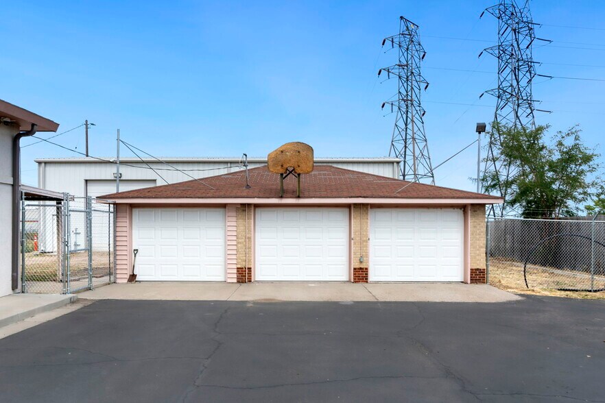 More Photos Of 6398 Franklin St, Denver Warehouse For Lease