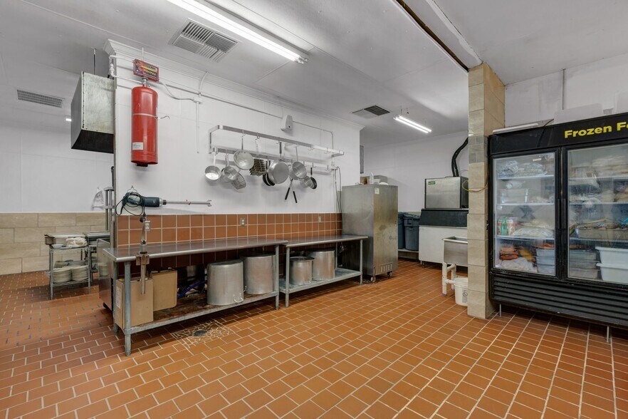More Photos Of 929 US-98, Columbia Restaurant For Sale