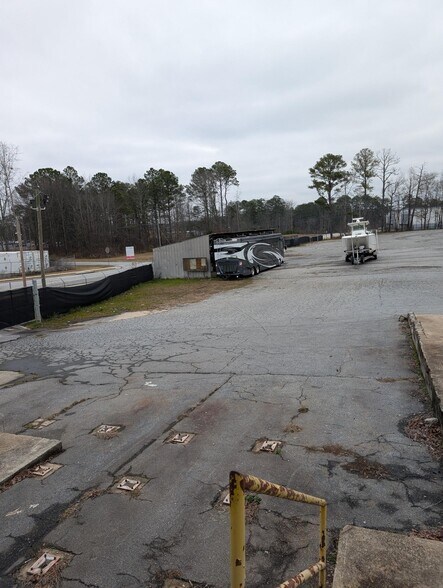More Photos Of 600 Bohannon Rd, Fairburn Flex For Lease