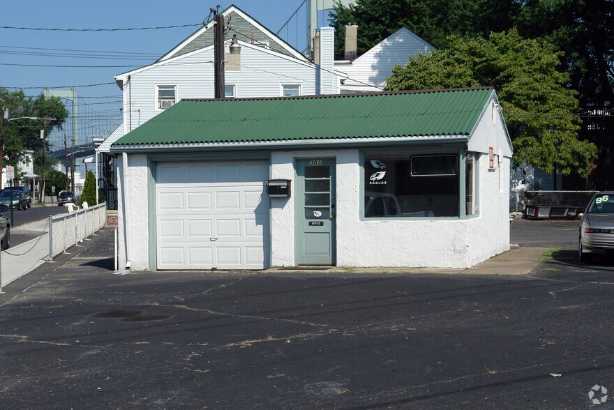 More Photos Of 301 N Broadway, Gloucester City Auto Dealership For Lease