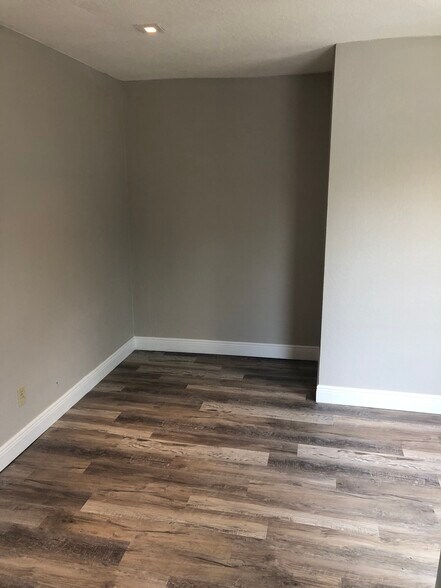 More Photos Of 496 Delaney Ave, Orlando Office For Lease