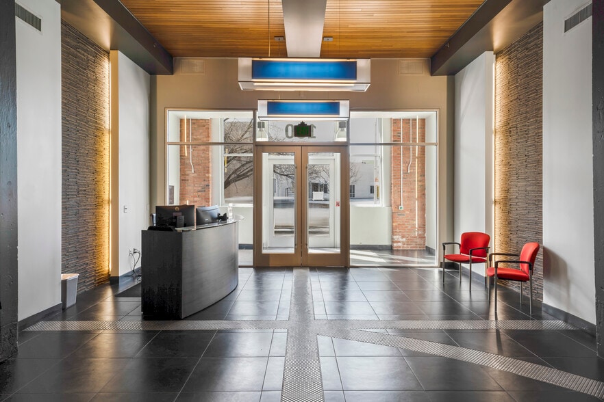 More Photos Of 180 W Ostend St, Baltimore Office For Lease