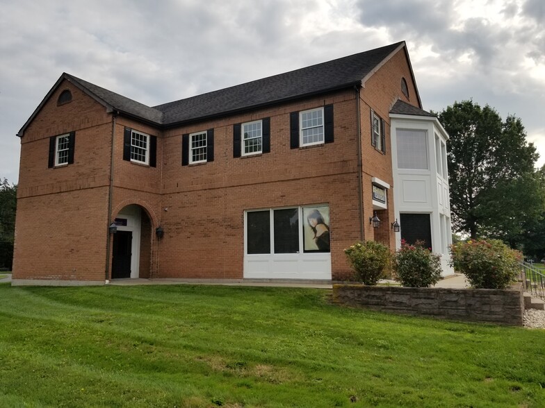 More Photos Of 1051 Farmington Ave, Farmington Unknown For Lease