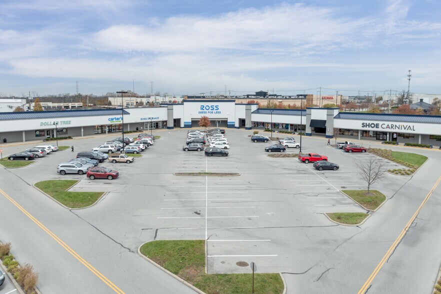 More Photos Of 127 W Tiverton Way, Lexington Unknown For Lease