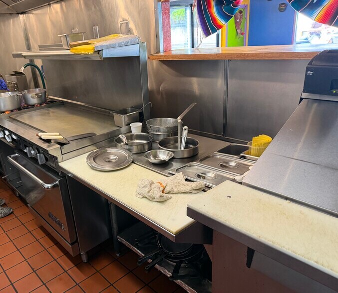 More Photos Of 3973 Mission Blvd, San Diego General Retail For Lease