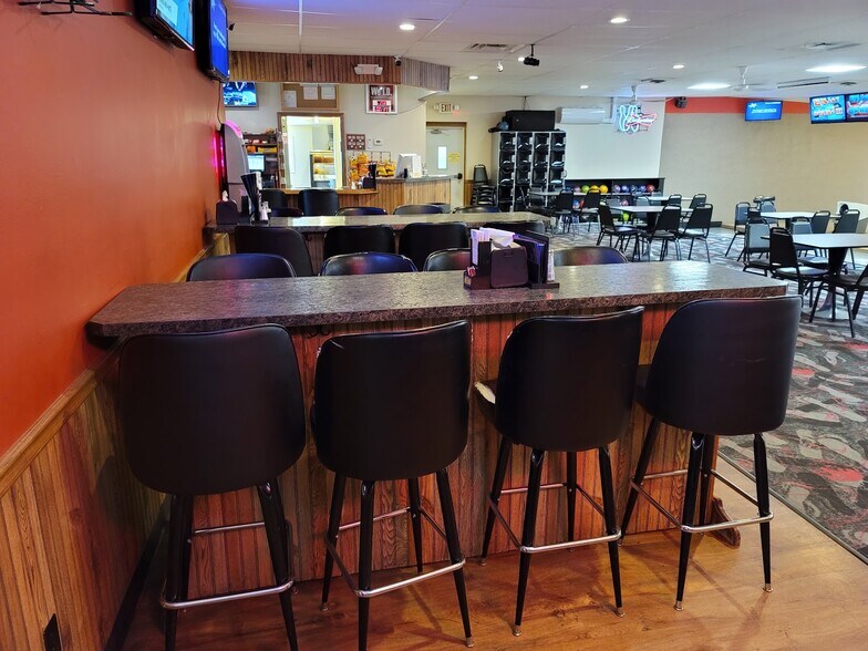 More Photos Of 739 W Main St, Deshler Bowling Alley For Sale