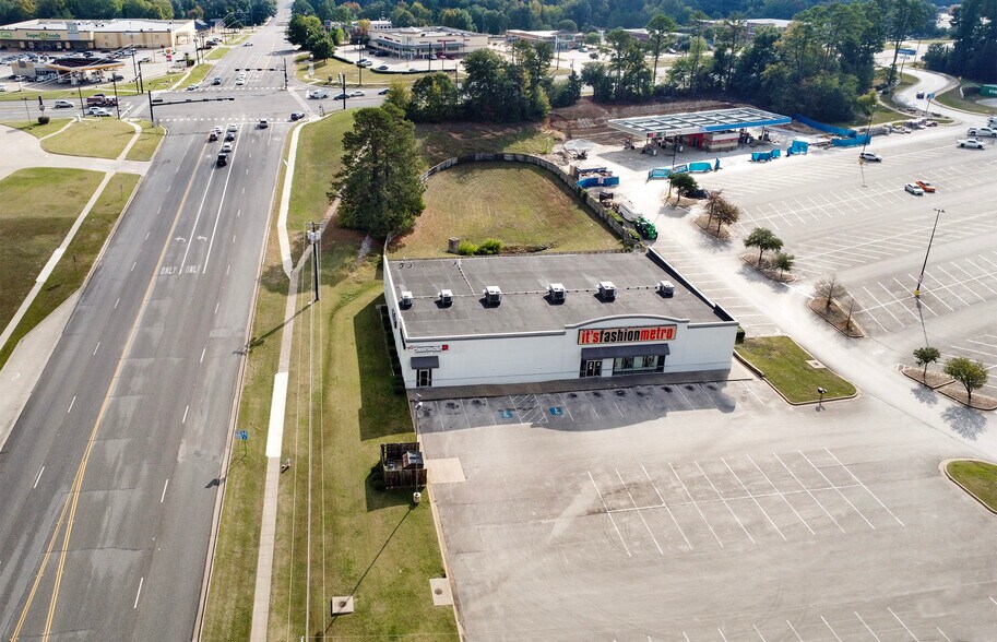 More Photos Of 3810 State Highway 64 W, Tyler General Retail For Sale
