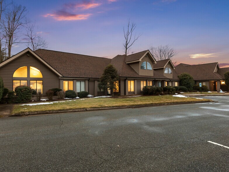 More Photos Of 1998 Hendersonville Rd, Asheville Medical For Lease