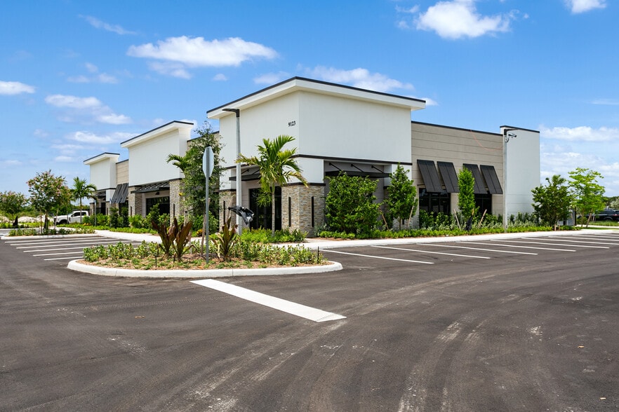 More Photos Of Hypoluxo Rd, Lake Worth Storefront For Lease