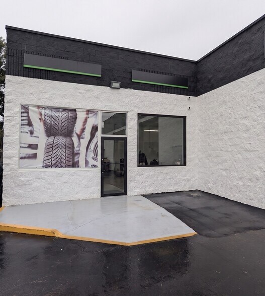 Primary Photo Of 3327 W Colonial Dr, Orlando Auto Repair For Lease