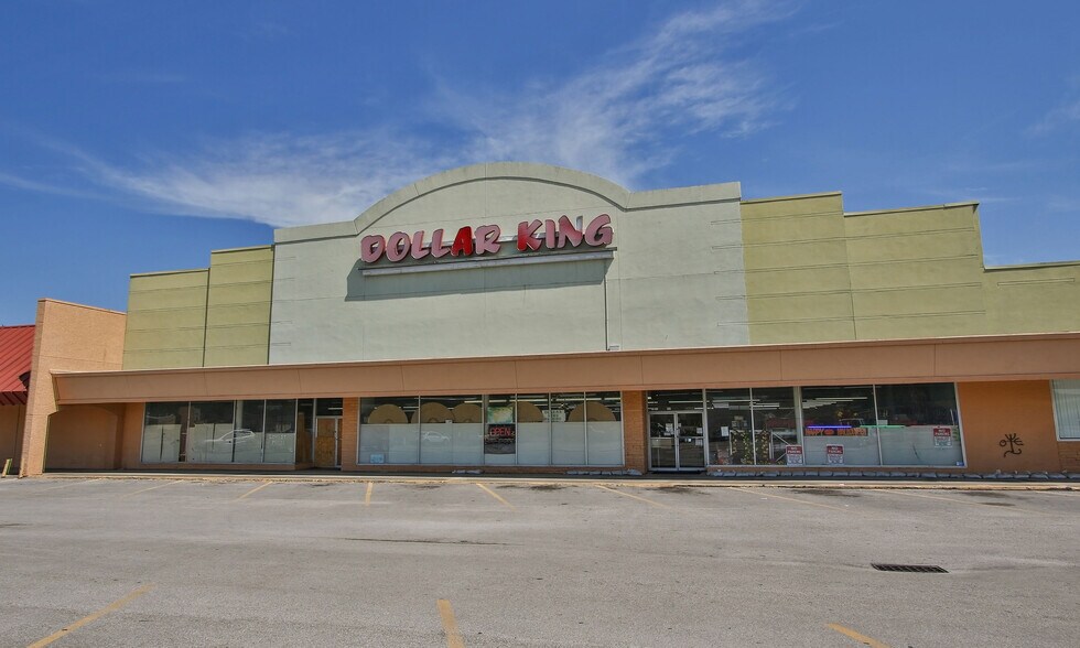 More Photos Of 2500-2704 N Laurent St, Victoria Unknown For Lease