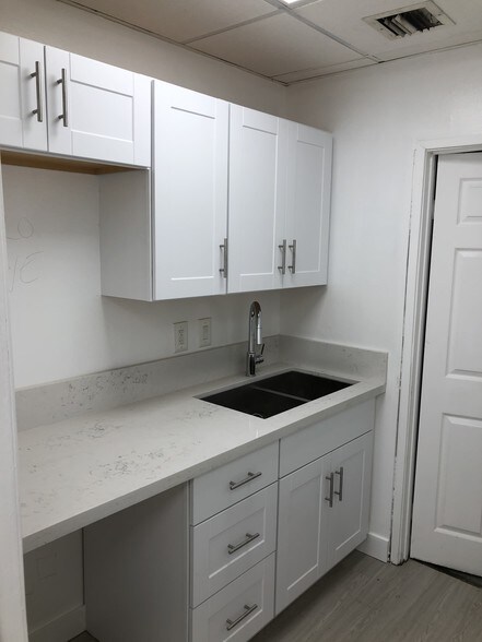 More Photos Of 18101 S Figueroa St, Gardena Warehouse For Lease