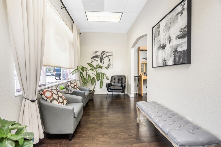 More Photos Of 20020 Veterans Blvd, Port Charlotte Office For Lease