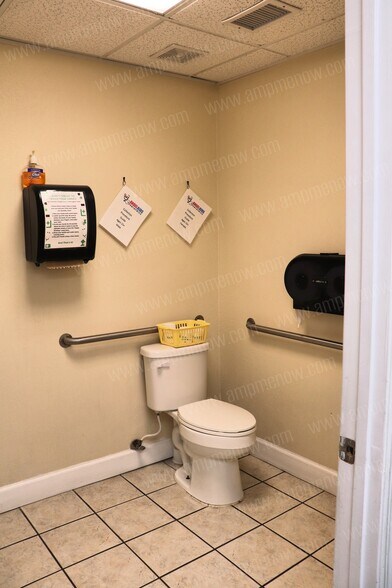 More Photos Of 8225 Normandy Blvd, Jacksonville Medical For Sale