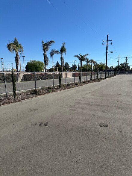 More Photos Of 5151 Stine Rd, Bakersfield Storefront Retail Office For Lease