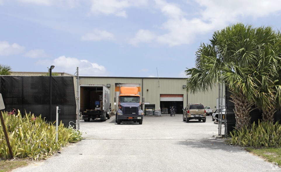 Primary Photo Of 2200 Avenue L, Riviera Beach Warehouse For Lease