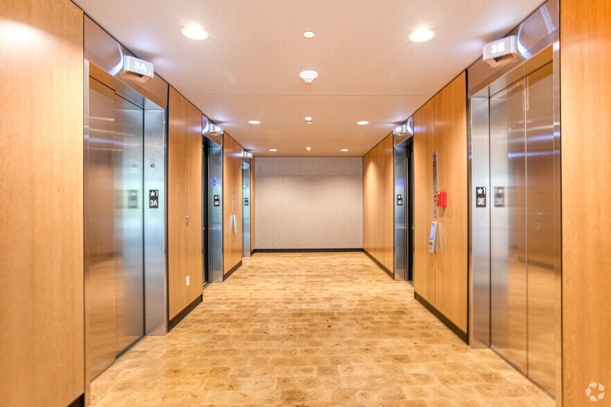 More Photos Of 1101 Lake Washington Blvd N, Renton Unknown For Lease