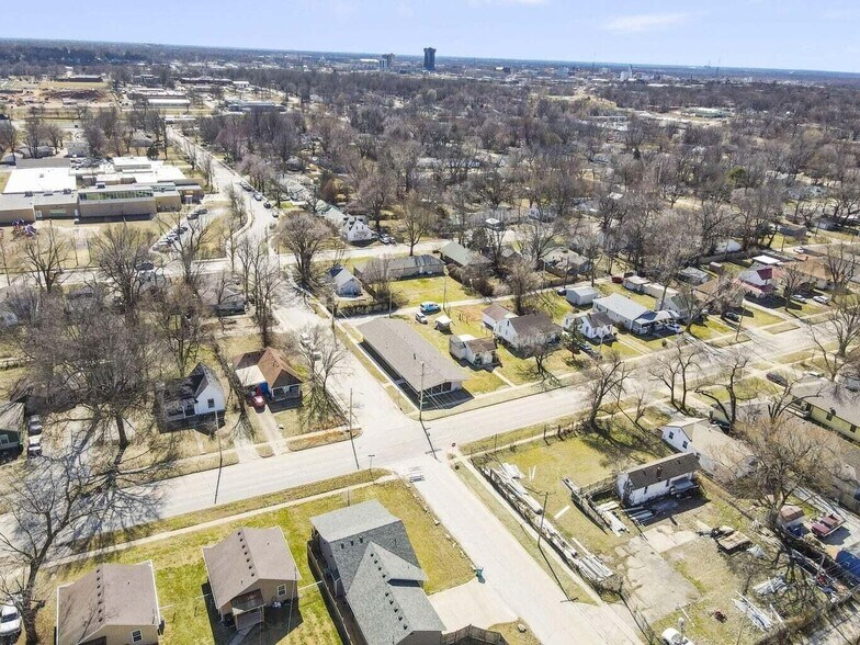 More Photos Of 1464 E Commercial St, Springfield Loft Creative Space For Lease