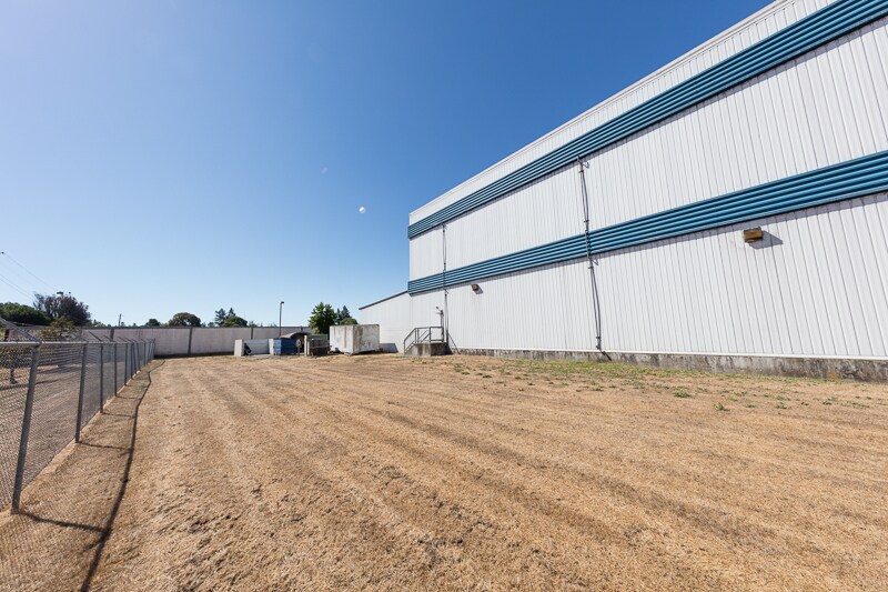 More Photos Of 5980 State Farm Dr, Rohnert Park Distribution For Sale