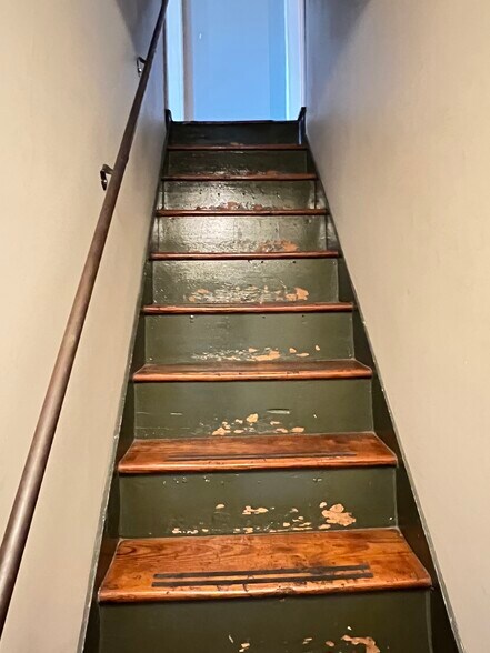 More Photos Of 1438-1442 Light St, Baltimore Showroom For Sale