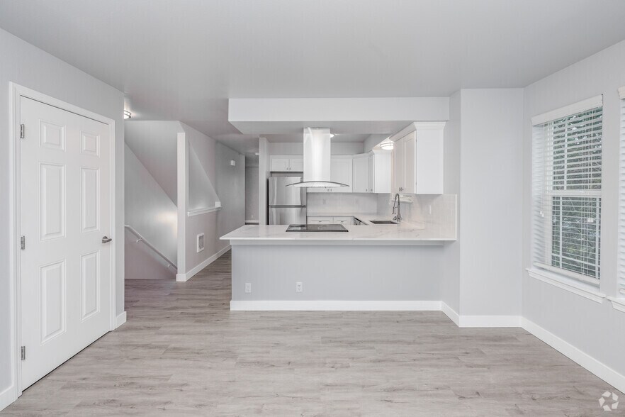 More Photos Of 2901 S 45th St, Tacoma Apartments For Sale